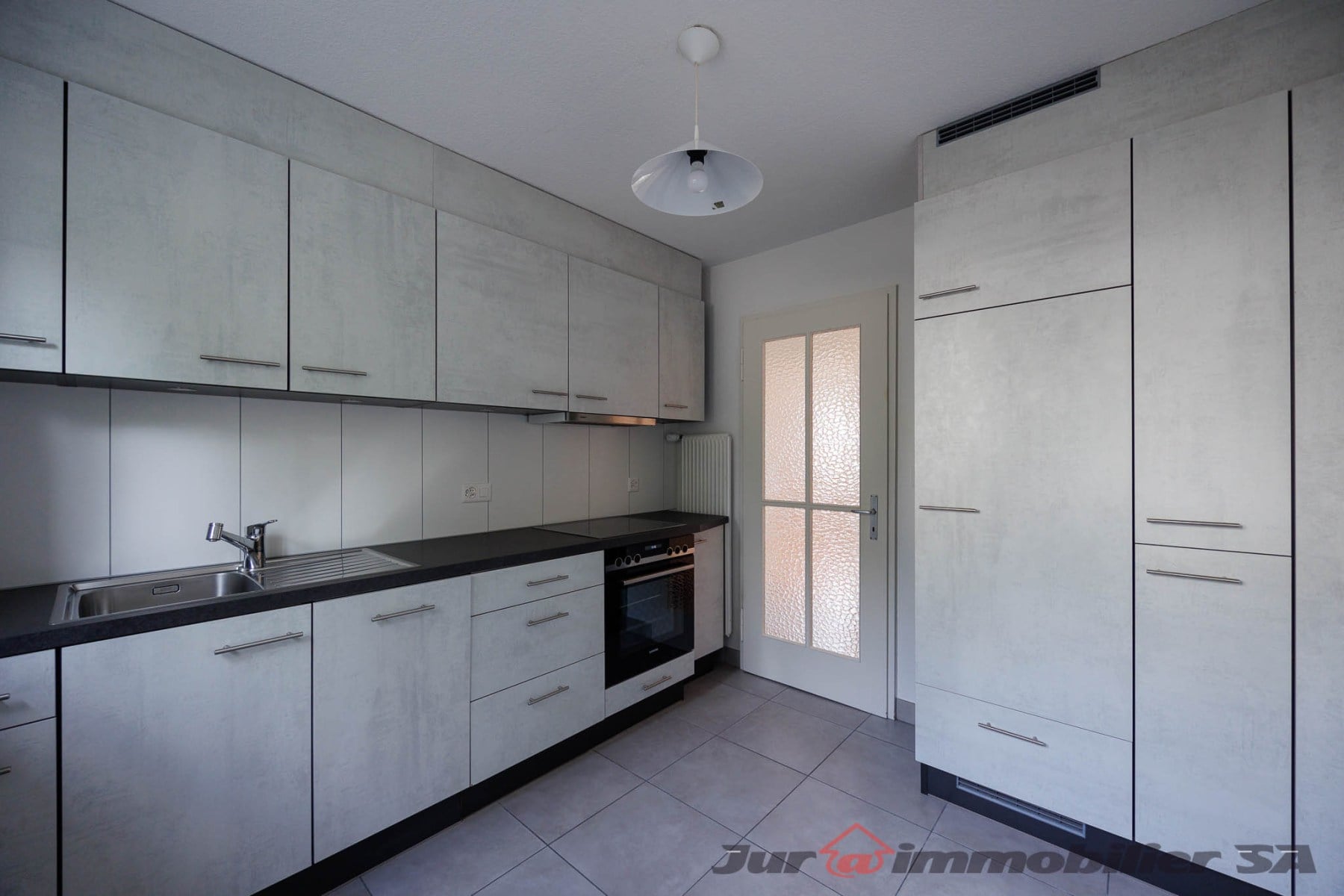 Appartement de 3 pièces au rez-de-chaussée - photo 1