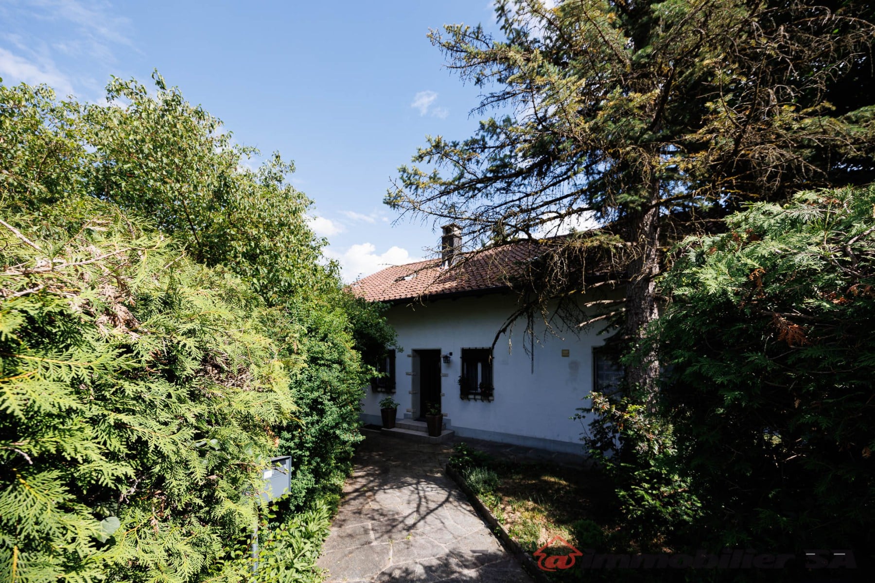 Maison familiale de 7 pièces à Delémont avec terrain de 875 m2 - photo 1
