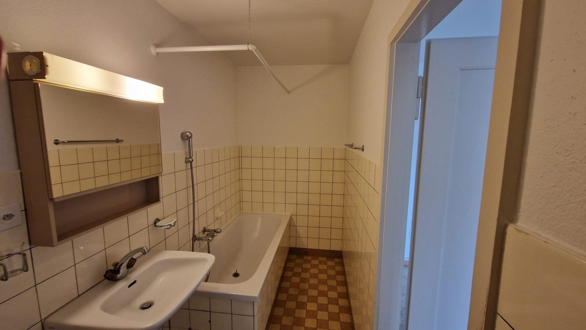 Appartement de 2.5 pièces au 5ème étage au centre de Delémont - photo 2