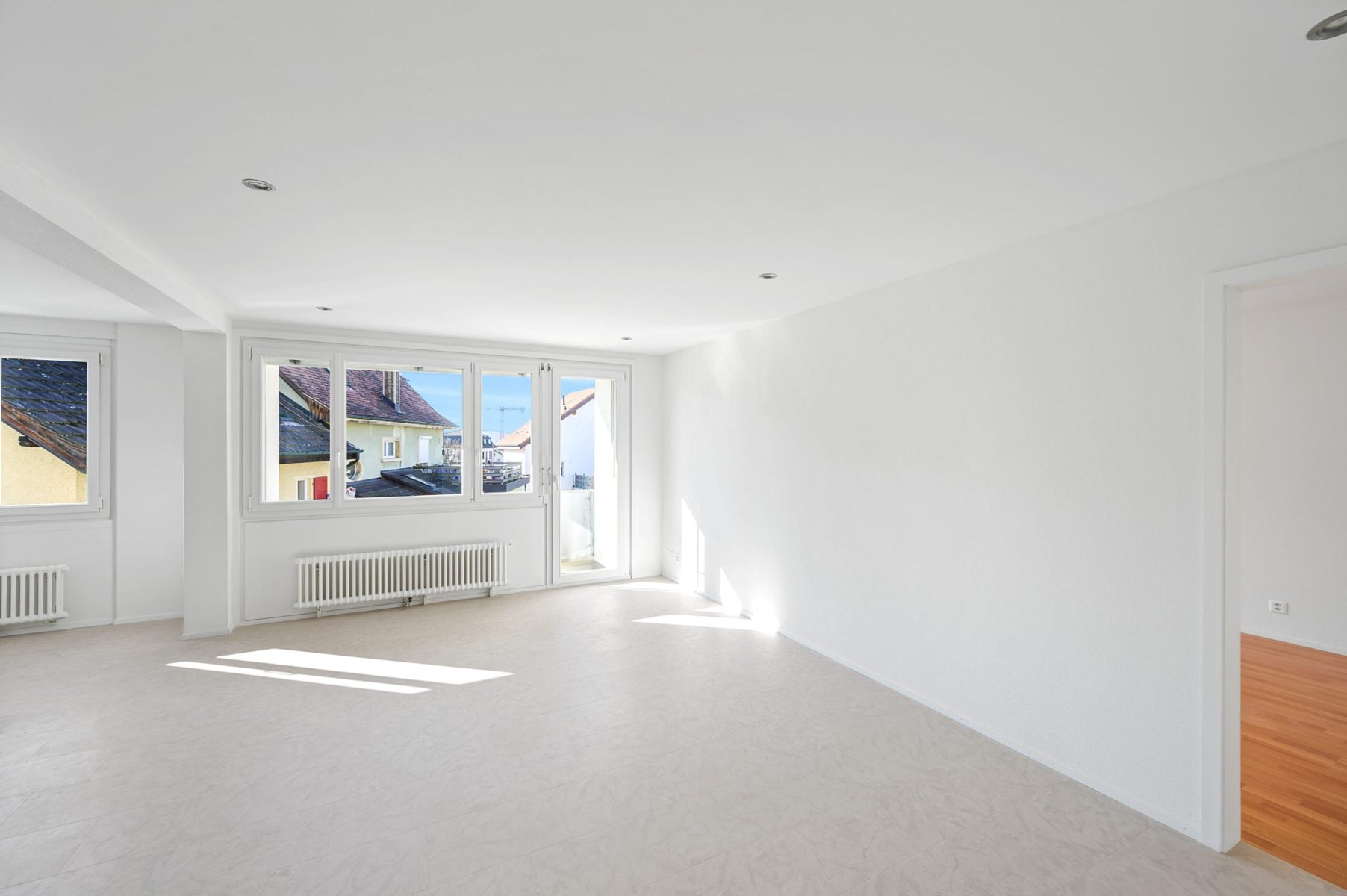 Appartement de 2.5 pièces entièrement rénové au 2ème étage - photo 3