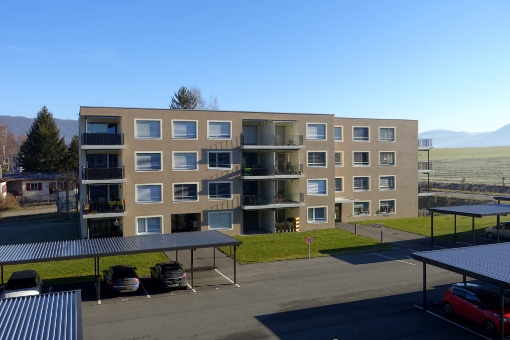 Place de parc extérieure non couverte au Sud de Delémont