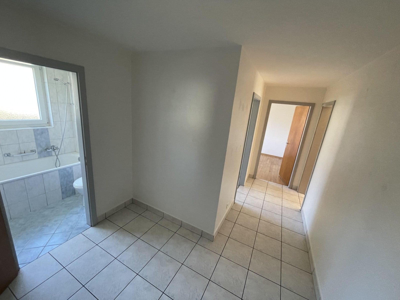 Appartement de 3 pièces au rez-de-chaussée supérieur - photo 5
