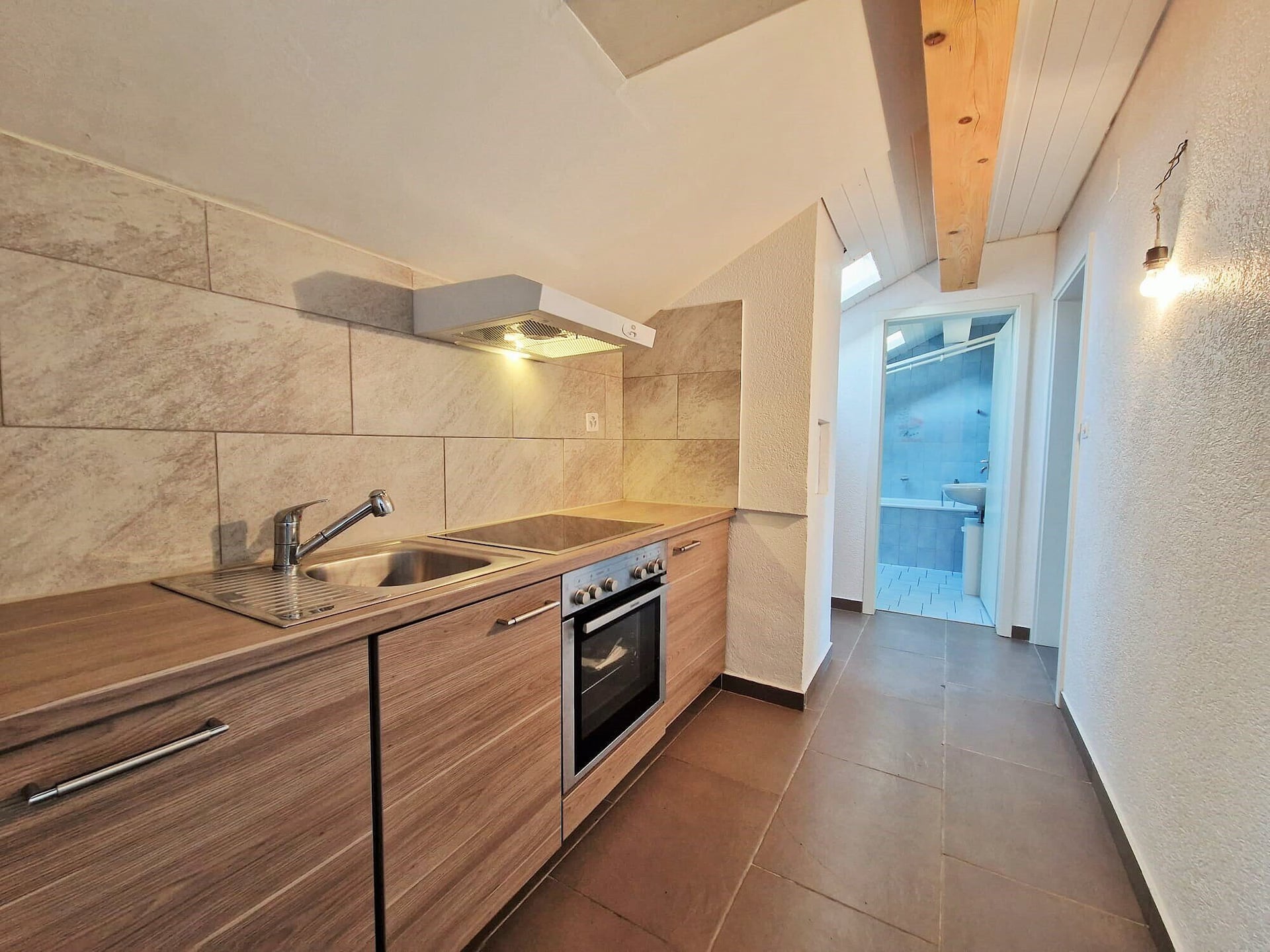 Appartement de 2.5 pièces au 2ème étage à Berlincourt à louer - photo 1