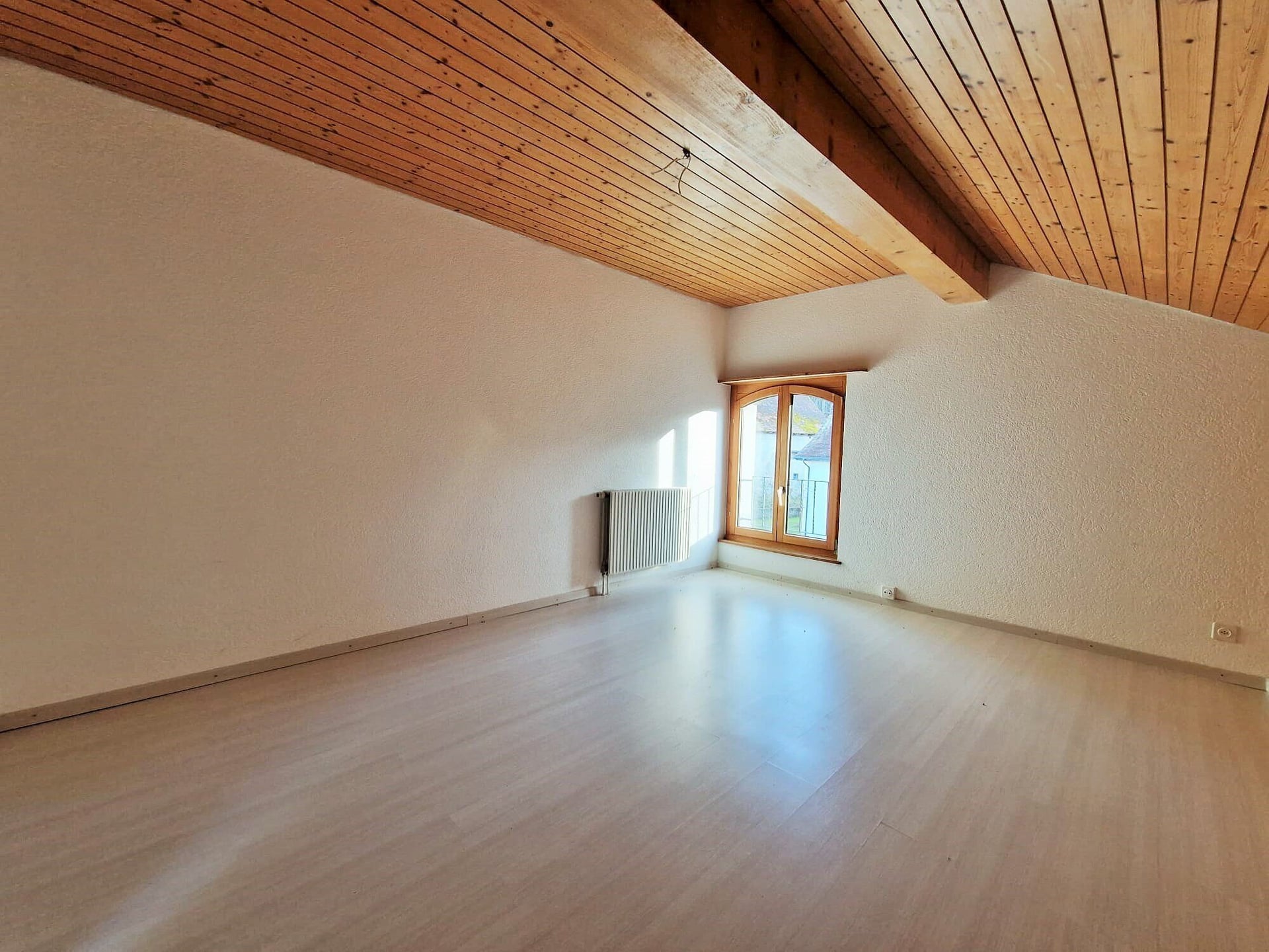 Appartement de 2.5 pièces au 2ème étage à Berlincourt à louer - photo 3