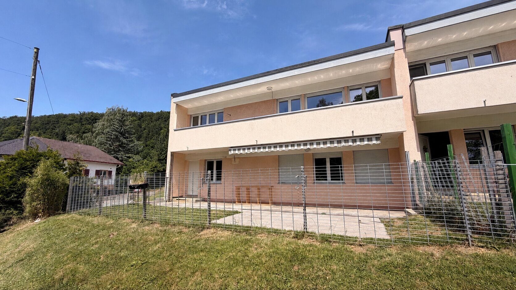 A louer charmante maison de 8 pièces avec jardin à Asuel - photo 1