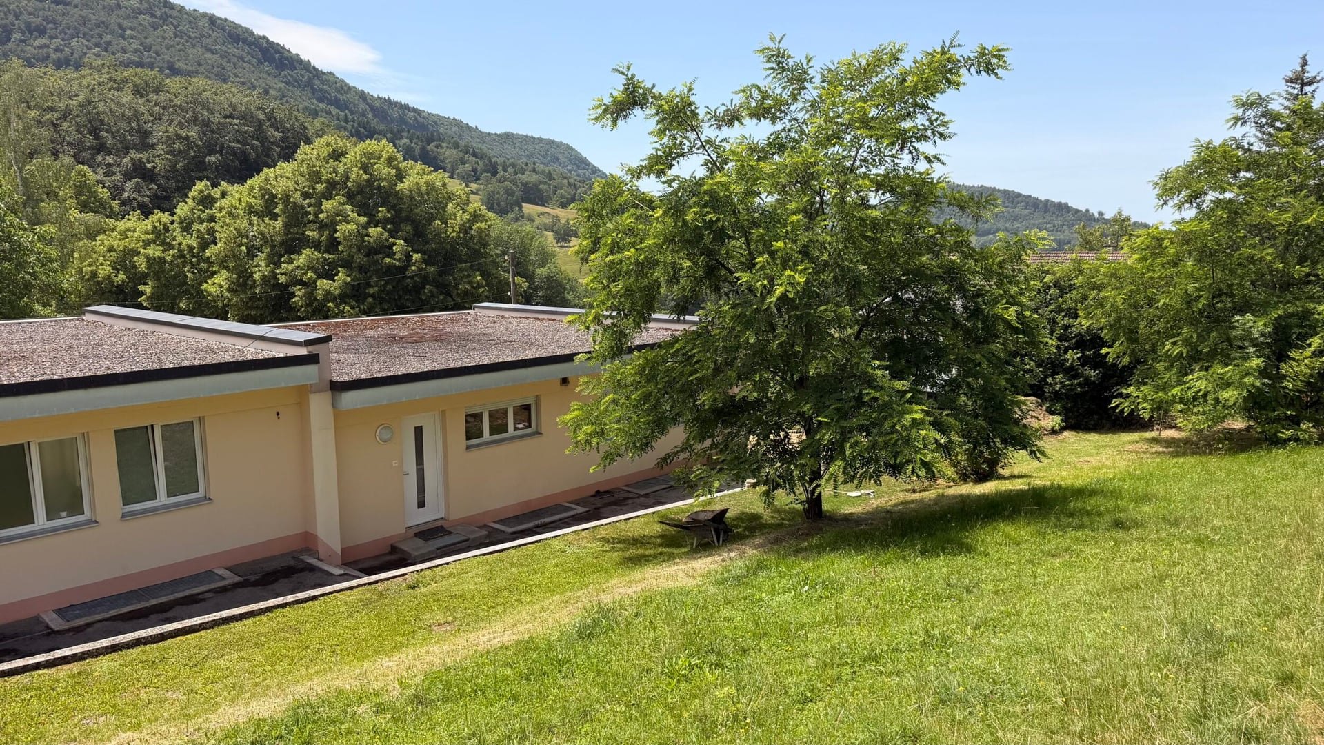 A louer charmante maison de 8 pièces avec jardin à Asuel - photo 4