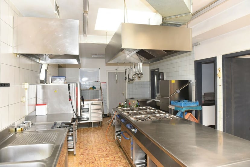 Hôtel-restaurant réputé à Bure avec appartement de fonction - photo 3