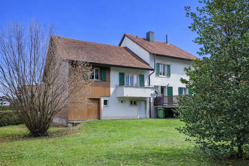 Grande maison villageoise dans le village de Châtillon dans le Jura - photo 2