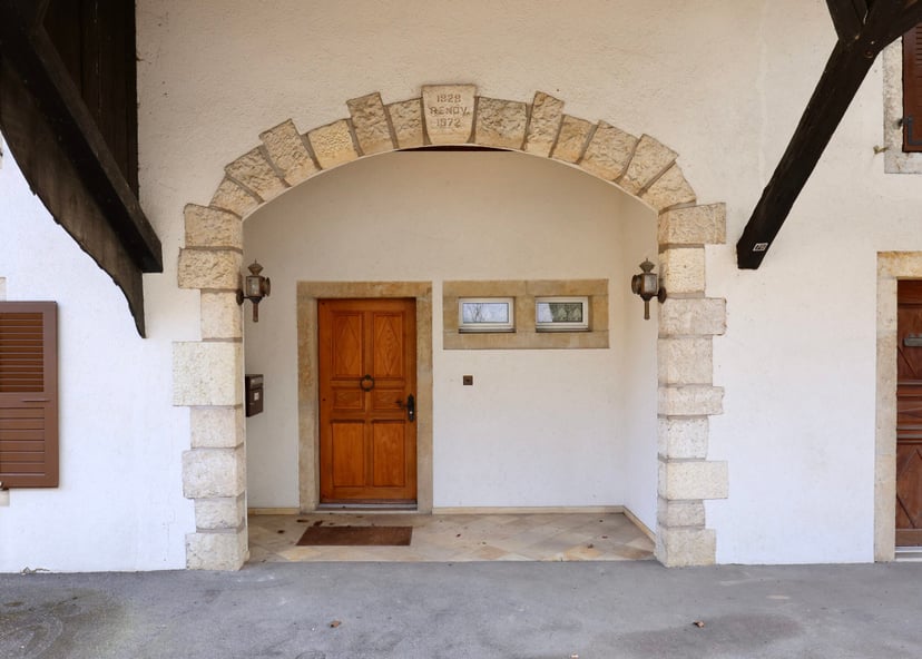 Superbe ferme rénovée de 7 pièces à Courtedoux - photo 3