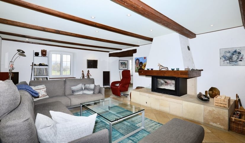 Superbe ferme rénovée de 7 pièces à Courtedoux - photo 4