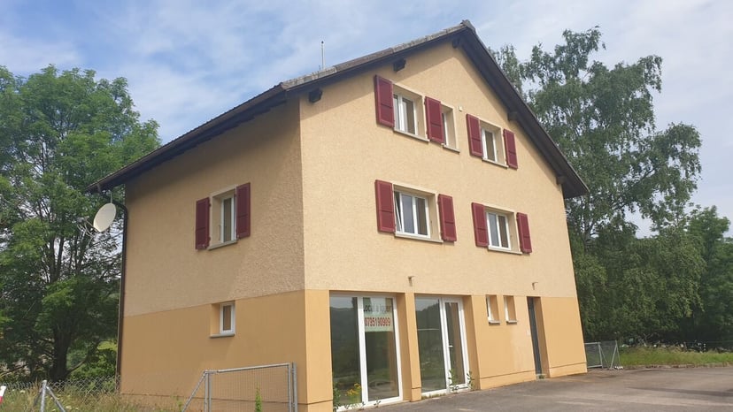 À vendre maison locative de 2 logements et 1 local commercial à Asuel - photo 1