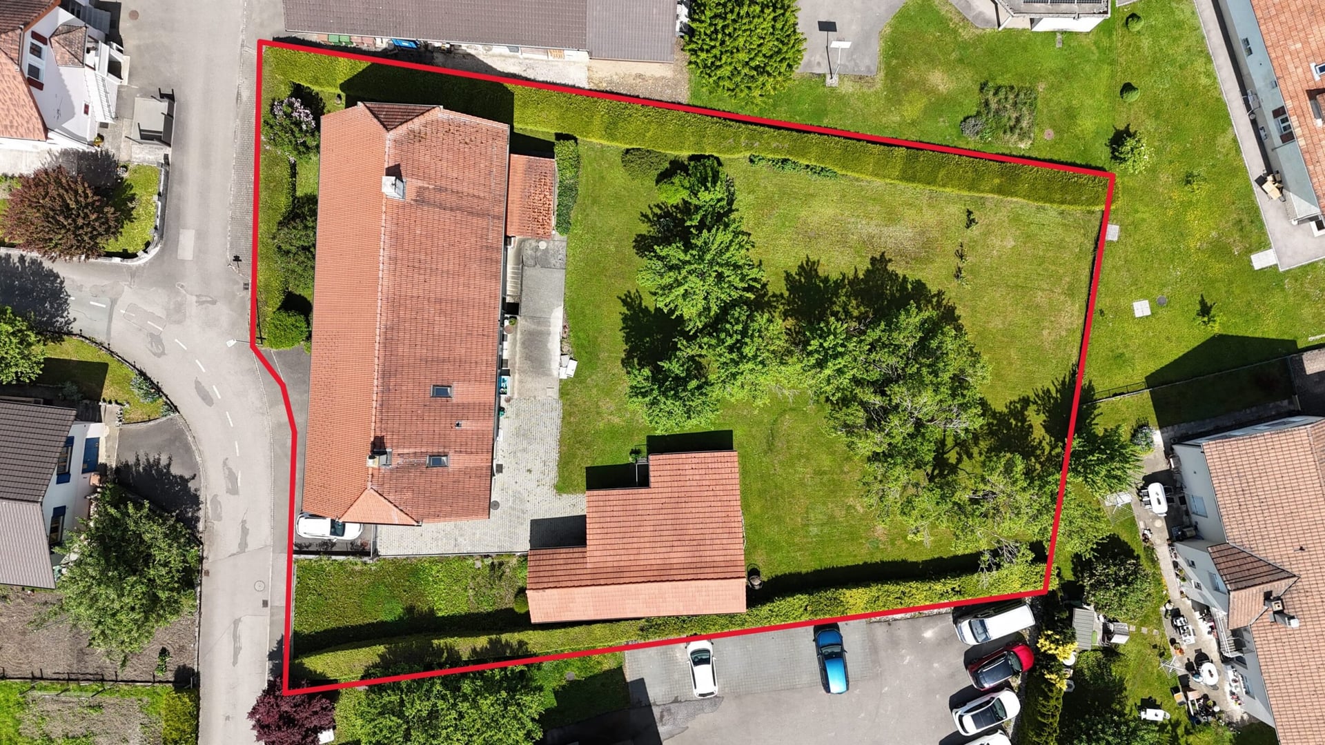 À vendre à Glovelier maison de 3 appartements et grand terrain - photo 2