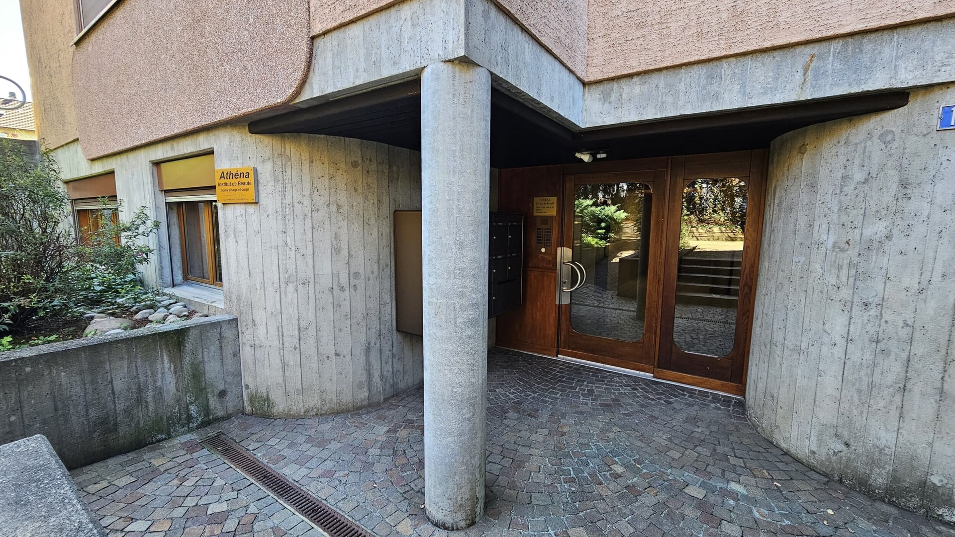 À vendre à Delémont appartement 2.5 pièces au rez-inférieur - photo 1