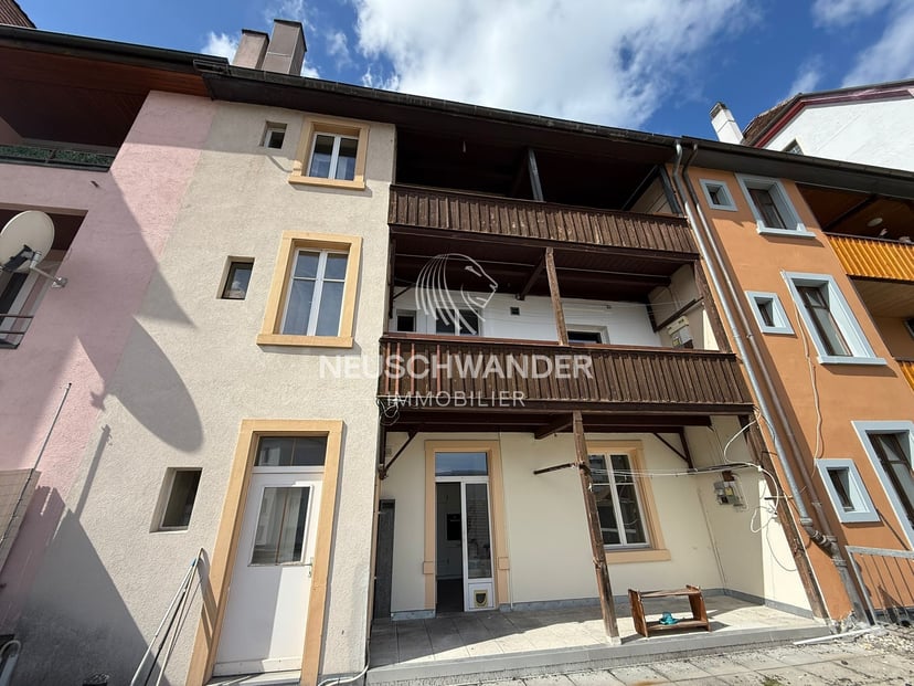 À vendre à Moutier immeuble de 1 commerce et 3 appartements - photo 1