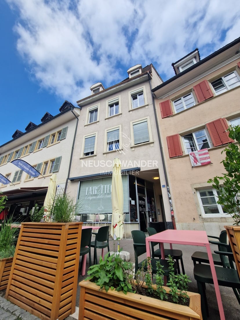 Immeuble de rendement avec 4 appartements et 1 restaurant à Delémont - photo 1