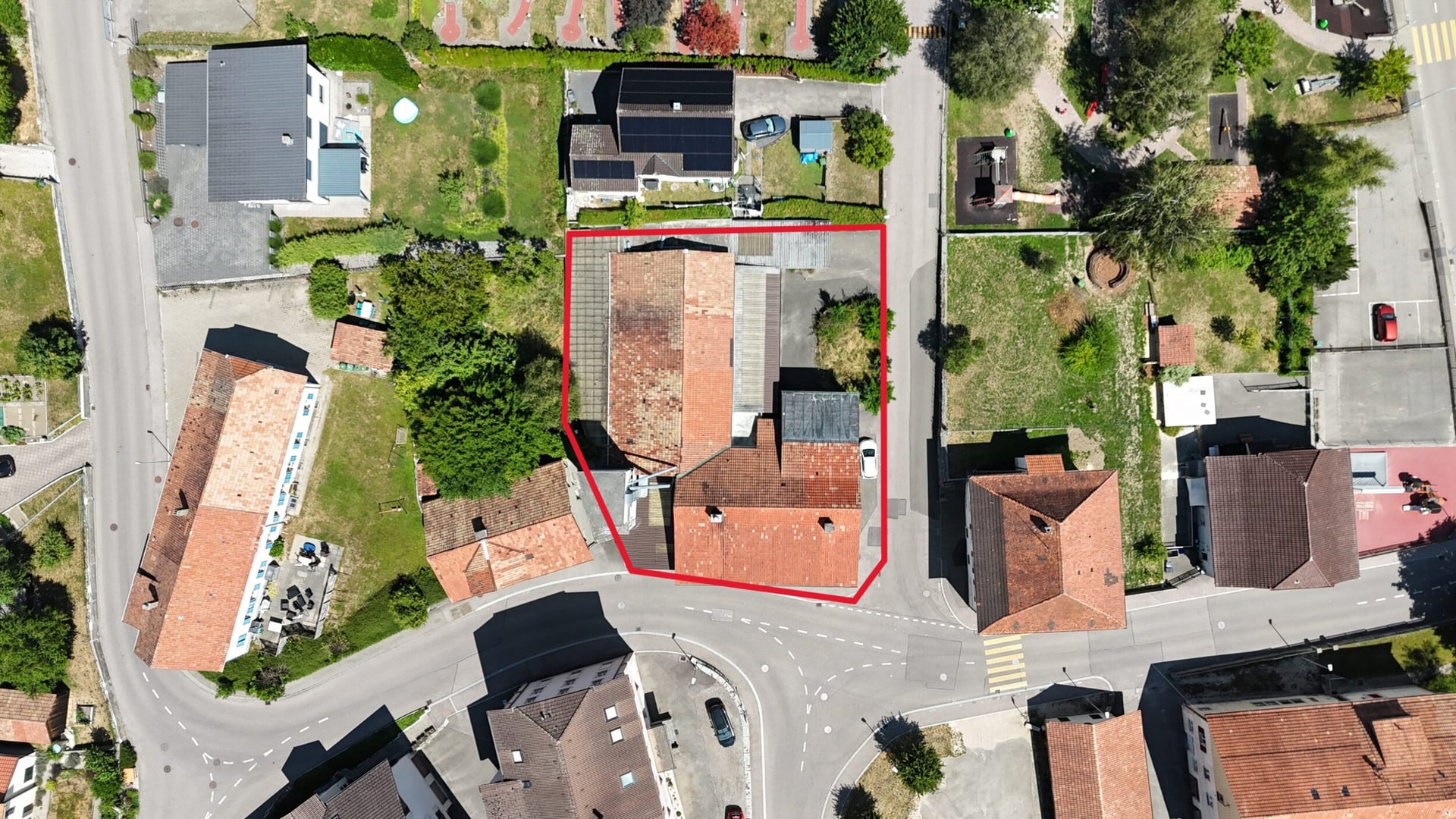 À vendre à Reconvilier immeuble à rénover avec appartements + ateliers - photo 2