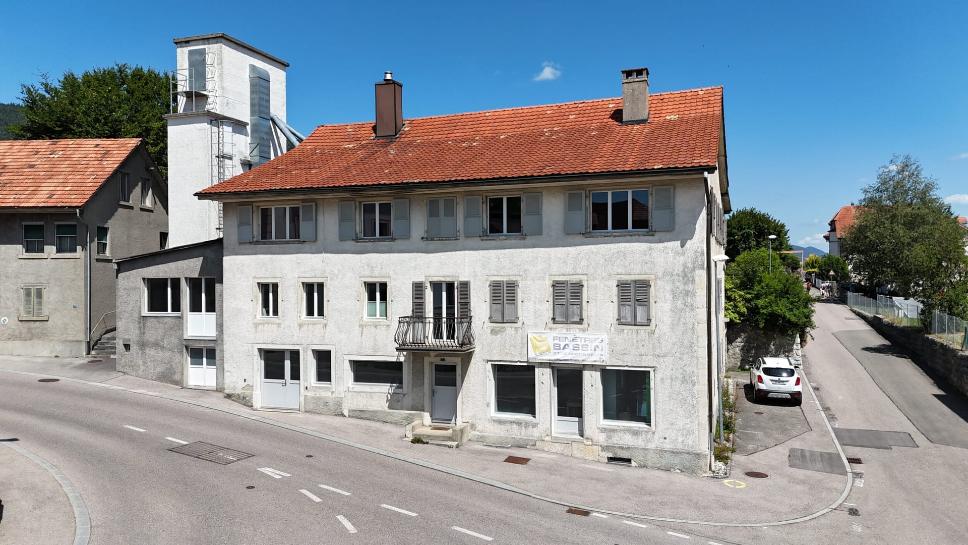À vendre à Reconvilier immeuble à rénover avec appartements + ateliers - photo 4