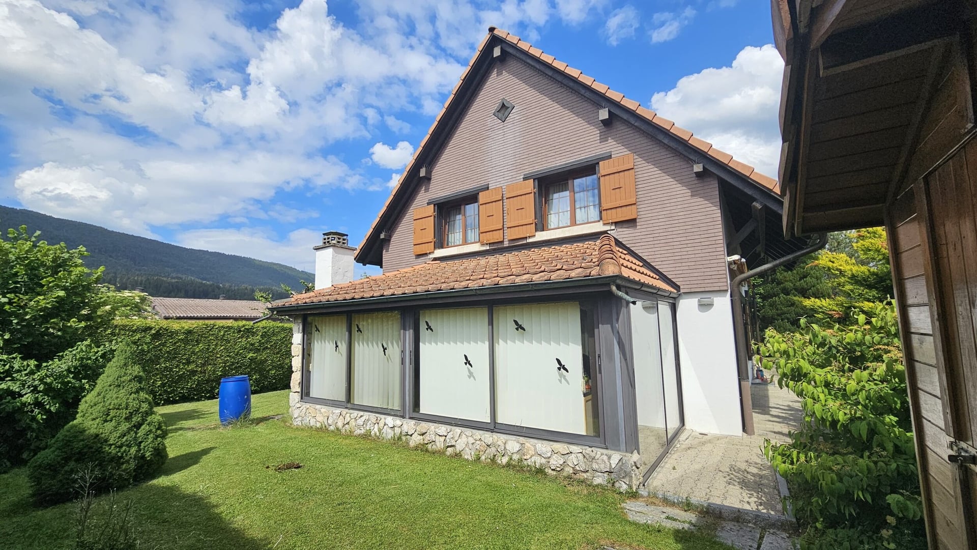 À vendre à Malleray maison de 6.5 pièces sur un terrain de 858 m² - photo 2