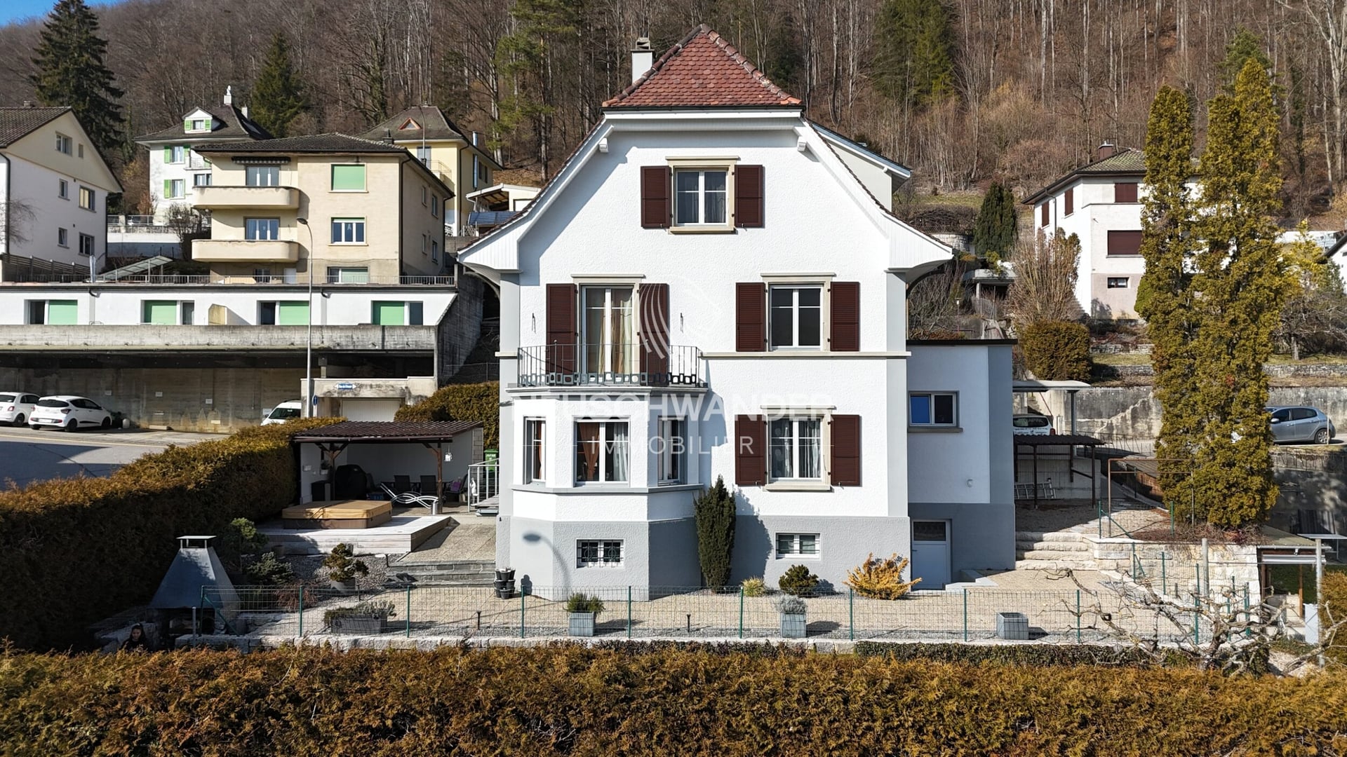 À vendre à Moutier superbe maison de maître de 6.5 pièces - photo 1