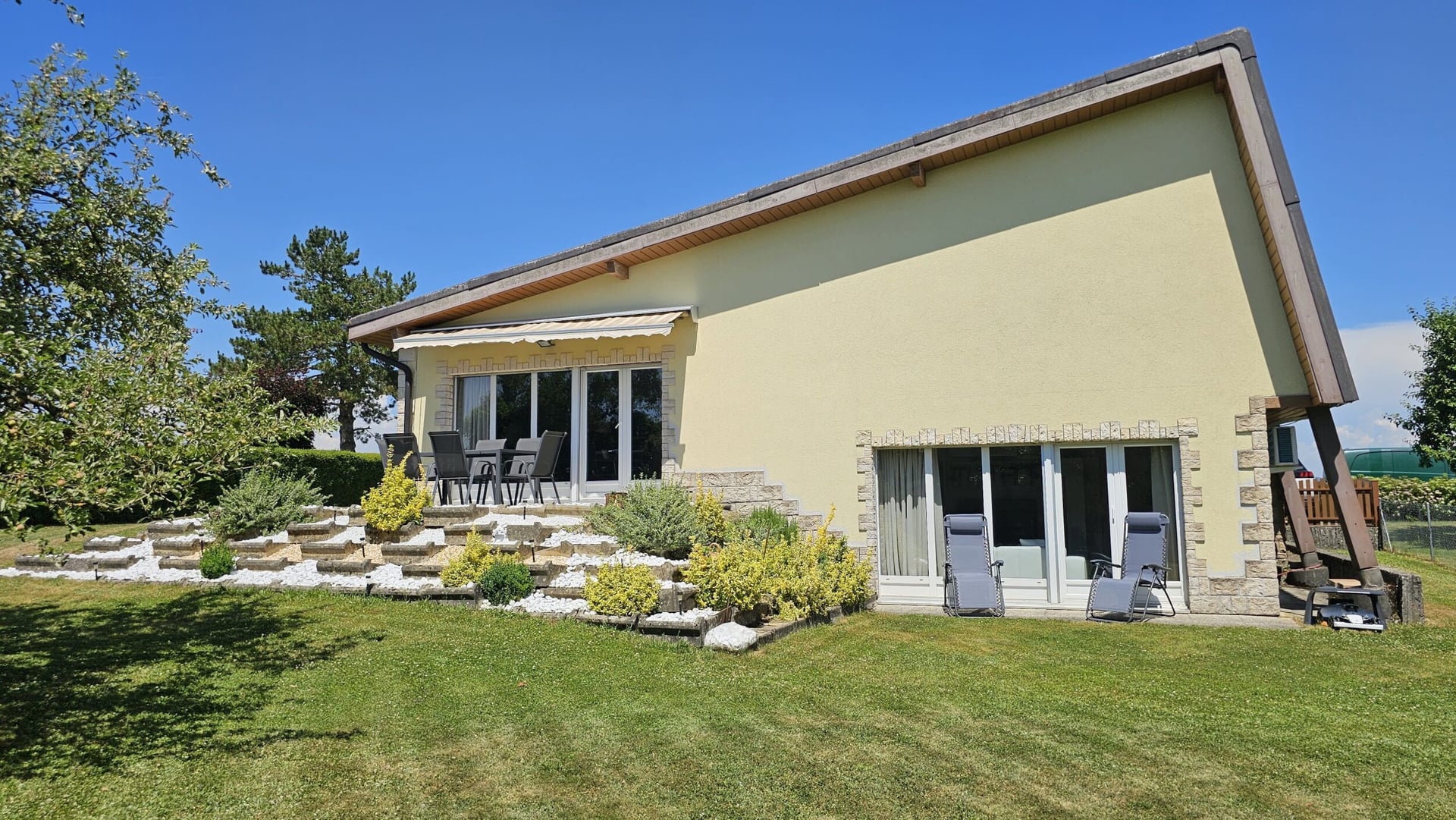 À vendre à Courgenay maison individuelle de 5 pièces avec jardin - photo 1
