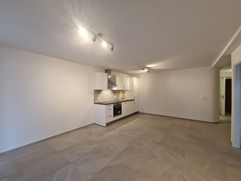Appartement entièrement rénové de 3.5 pièces à Alle - photo 2