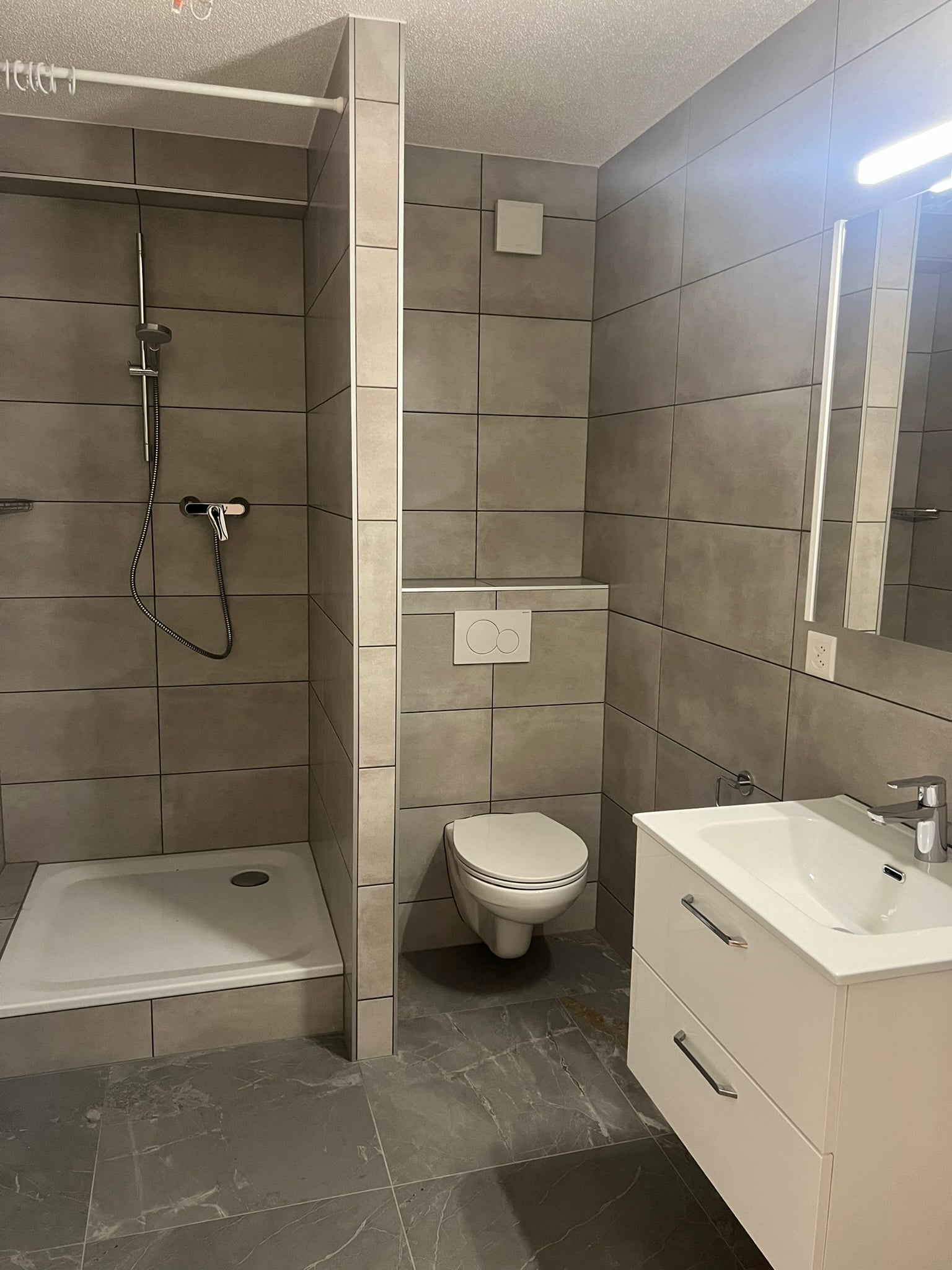 Delémont - appartement renové de 2.5 pièces - photo 2
