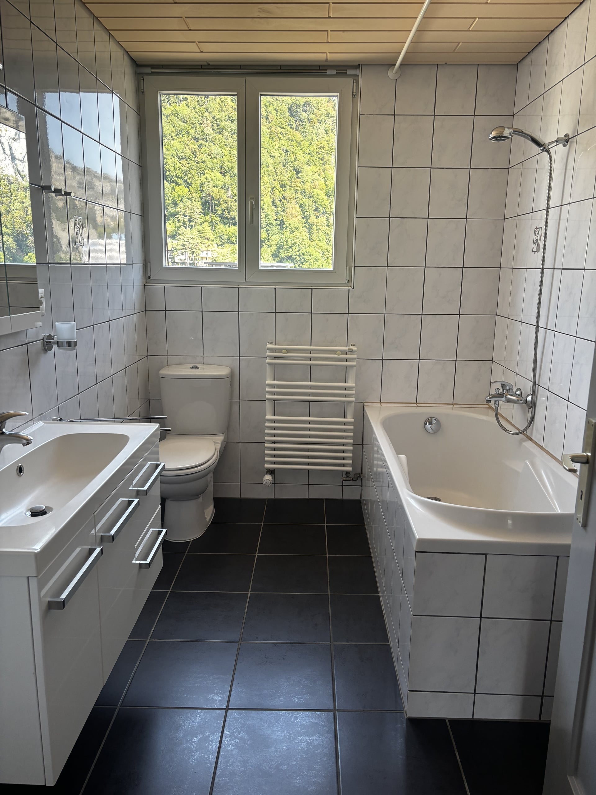 Moutier - proche gare - appartement de 3,5 pièces sous le toit - photo 3