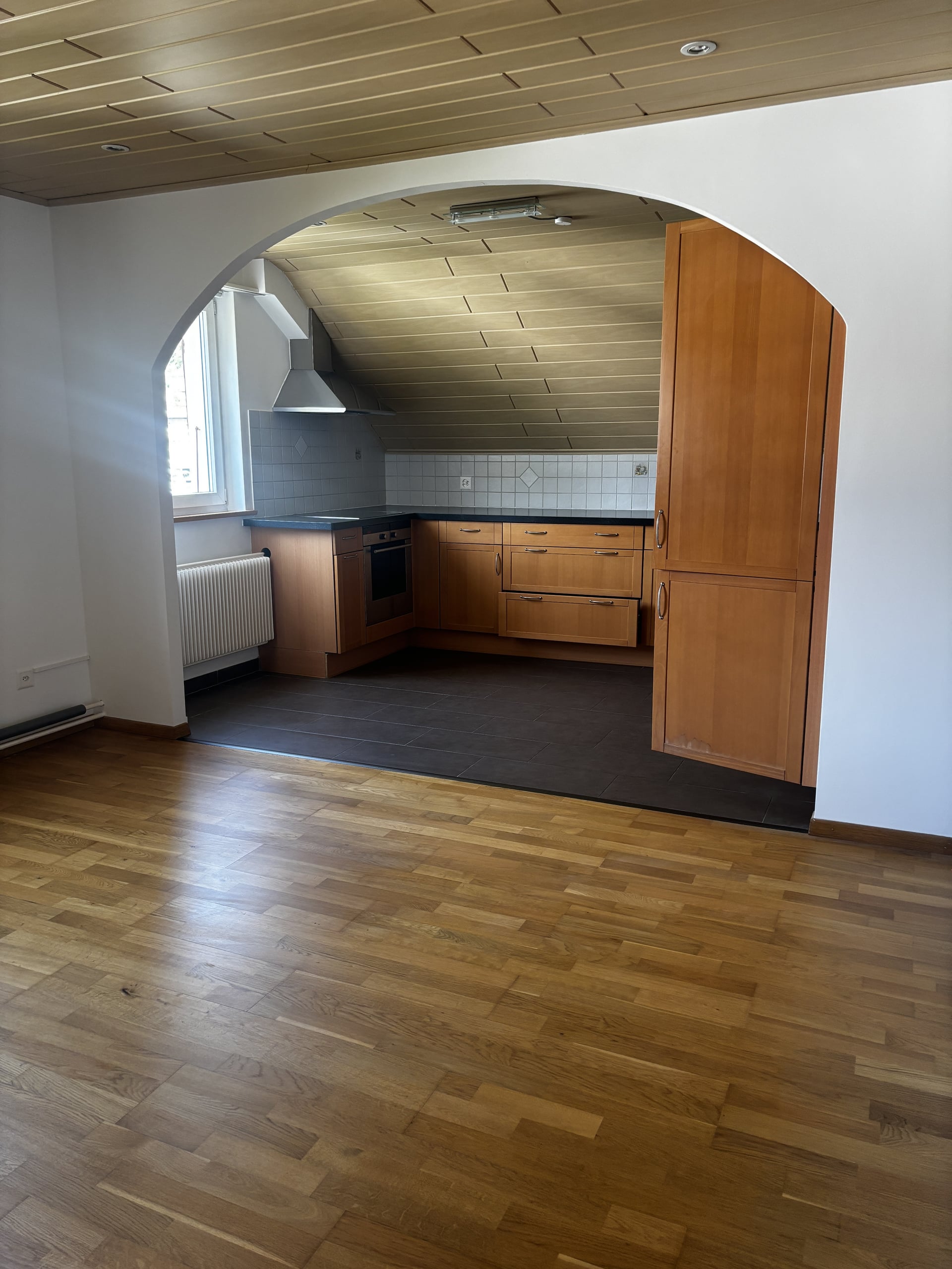 Moutier - proche gare - appartement de 3,5 pièces sous le toit - photo 2