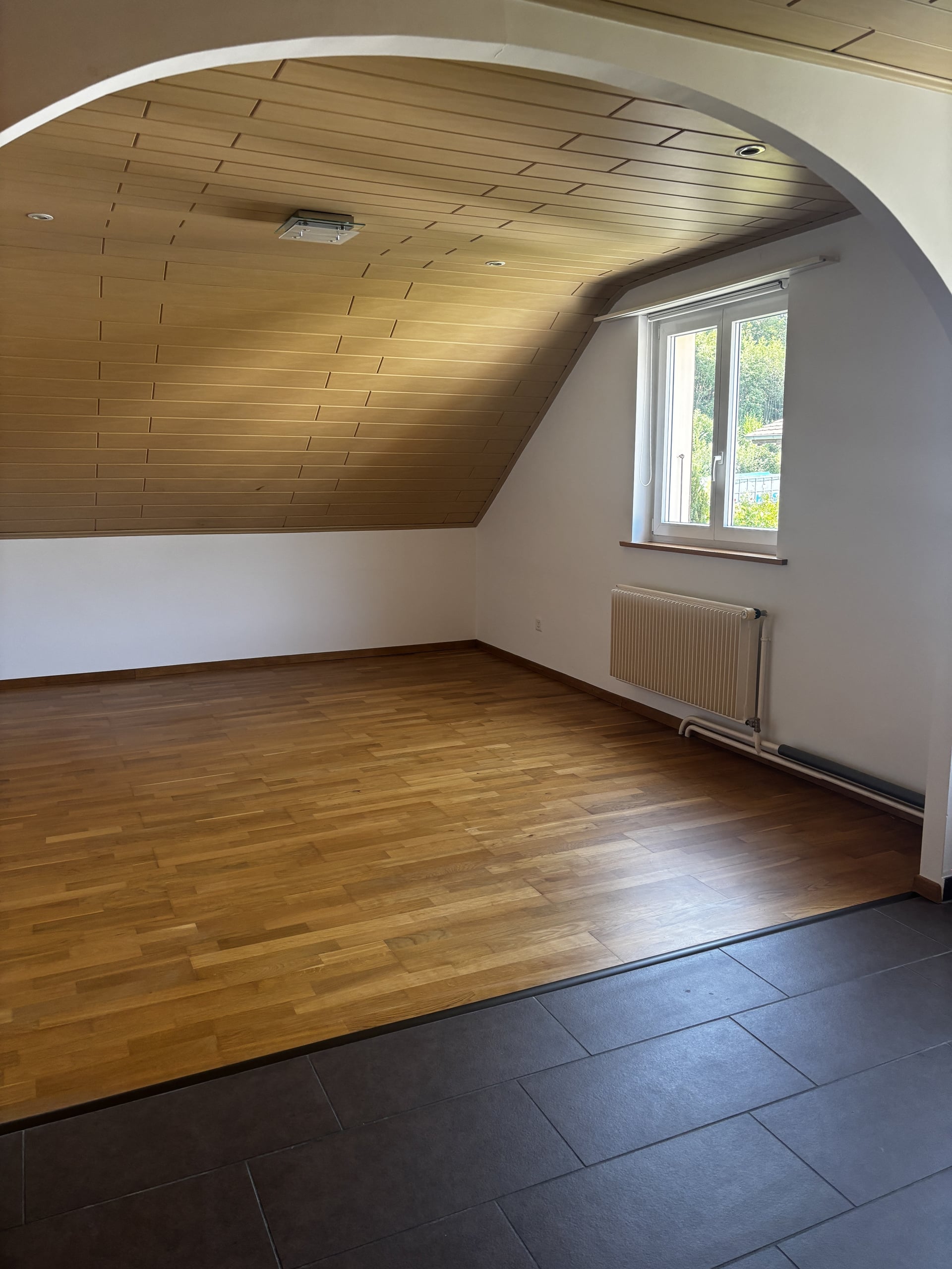 Moutier - proche gare - appartement de 3,5 pièces sous le toit - photo 4