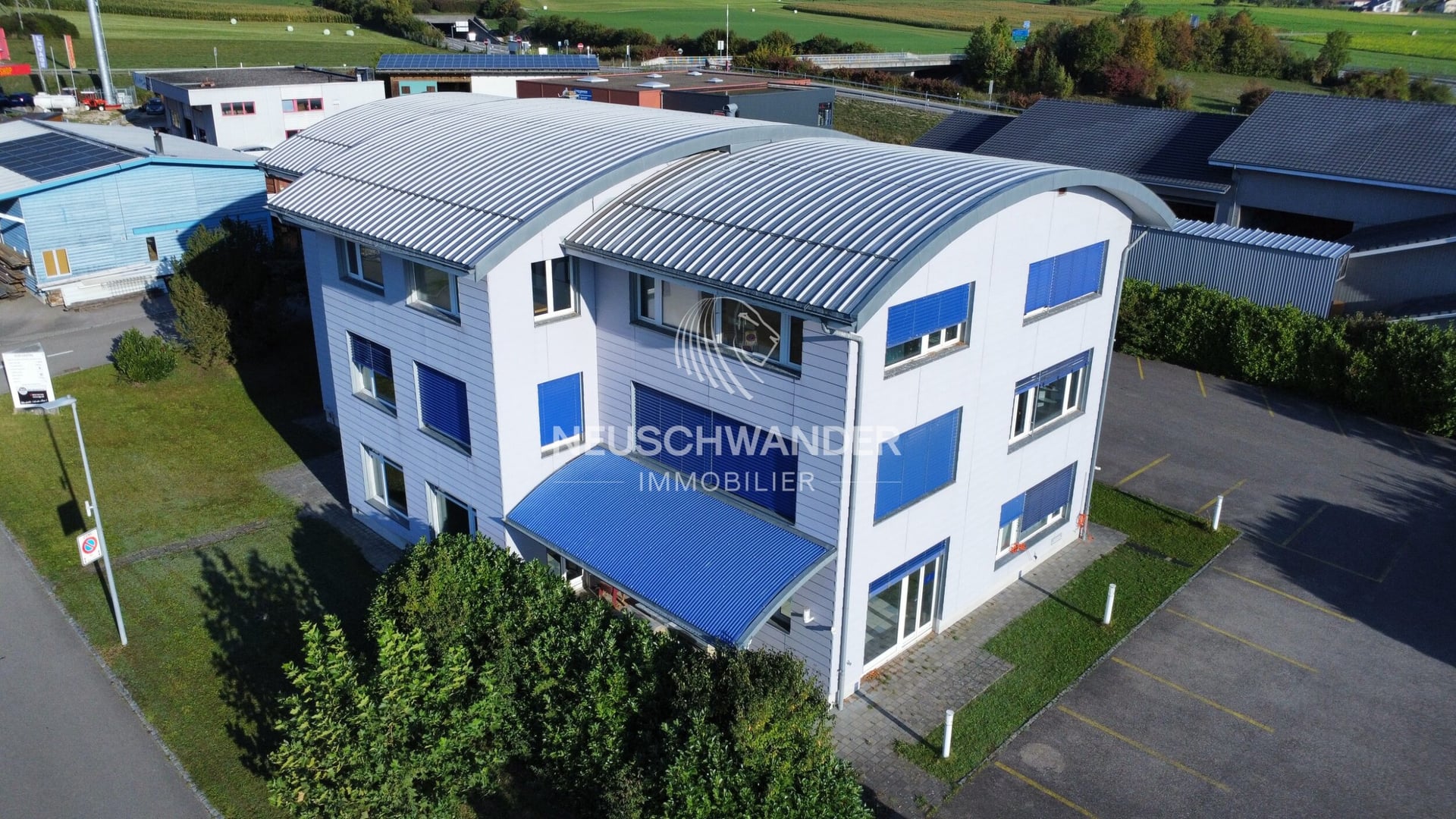 Local commercial de 120 m2 à louer à Glovelier - photo 1