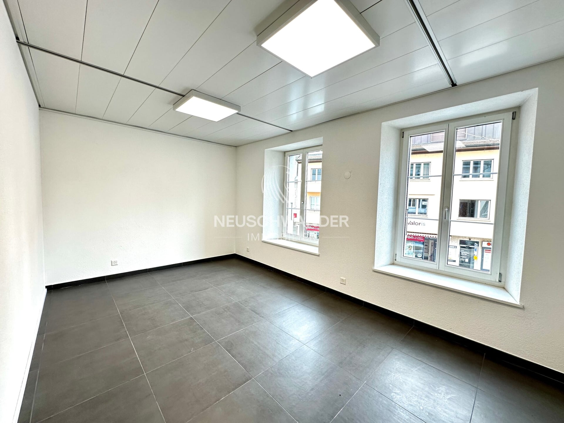 Surface commerciale de 3,5 pièces au 1er étage à louer à Delémont - photo 5