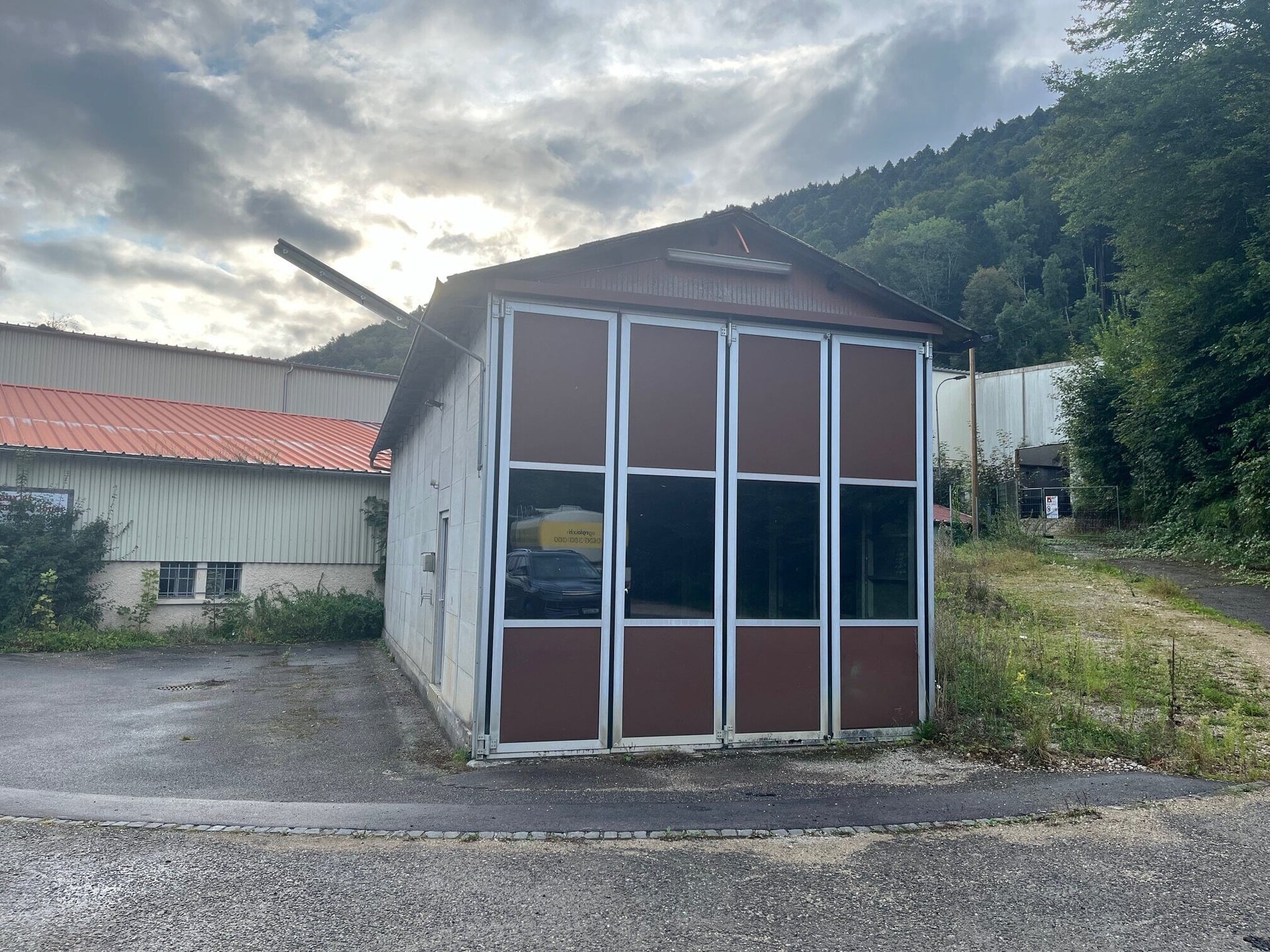 Sur le site Thecla à St-Ursanne local fermé de 287 m² à louer - photo 3