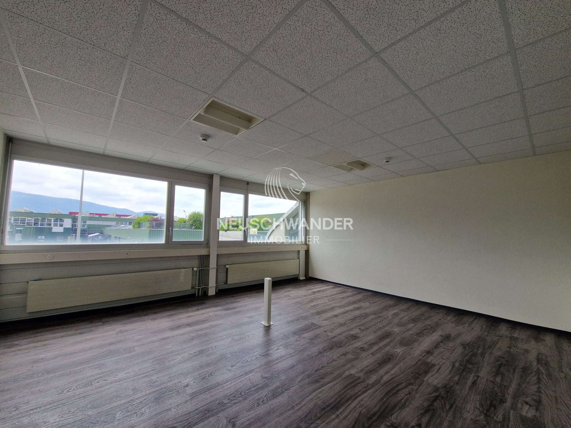 Surface commerciale de 180 m² en cours de rénovation à Delémont - photo 1