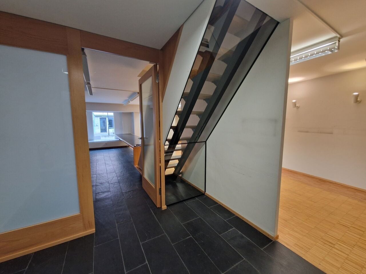 Surface commerciale en duplex de 105.45 m² à louer à Delémont - photo 2