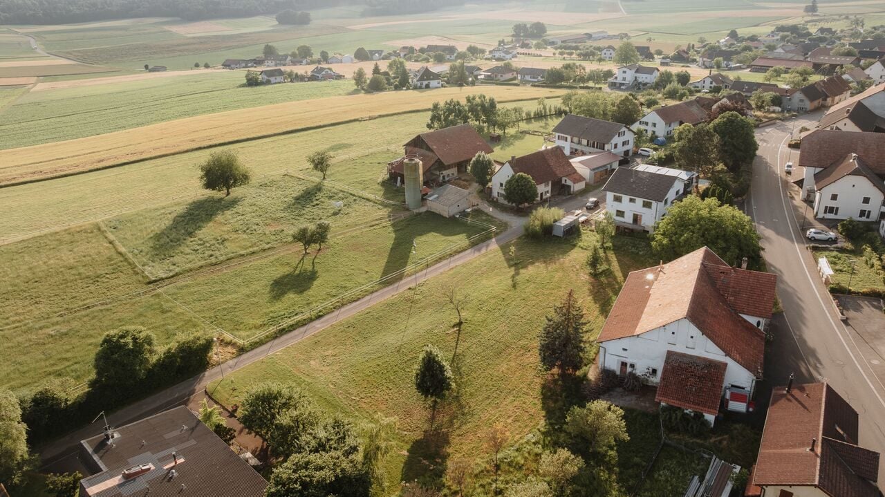 À vendre terrain à bâtir viabilisé et plat de 720 m2 à Bure - photo 2