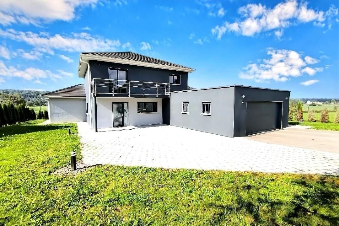 À I'isle sur le Doubs villa élégante de 8 pièces à vendre - photo 1