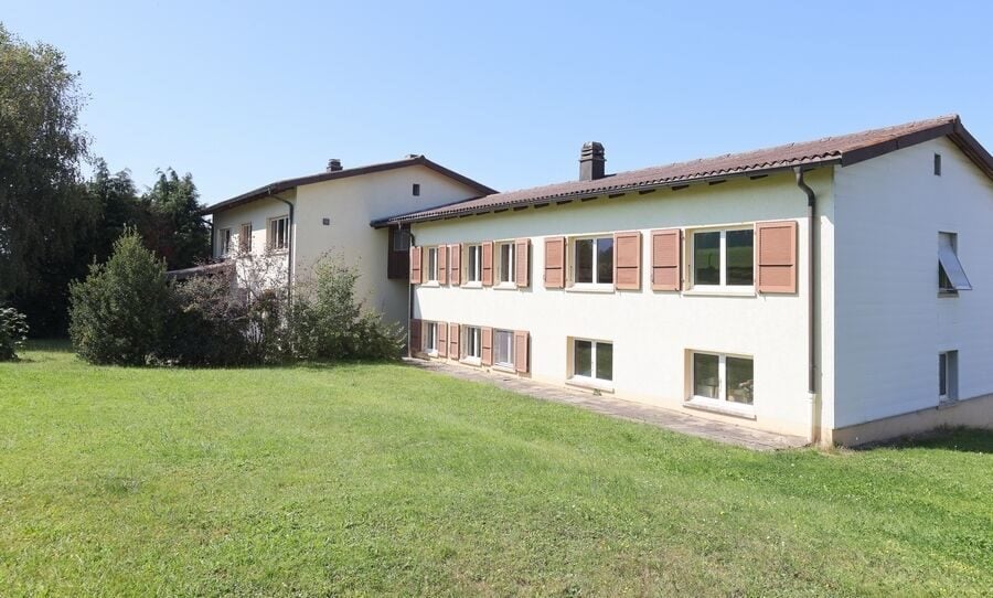 Sur les hauts de Porrentruy, domaine de 12 pièces à vendre - photo 2