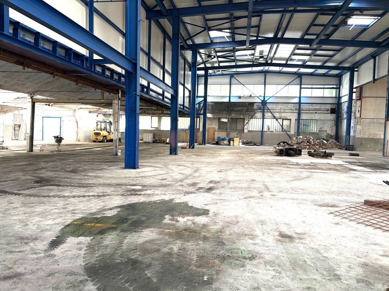 À St Ursanne, grands espaces 170 m2, 221 m2, 238 m2,374 m2, 558 m2 - photo 3