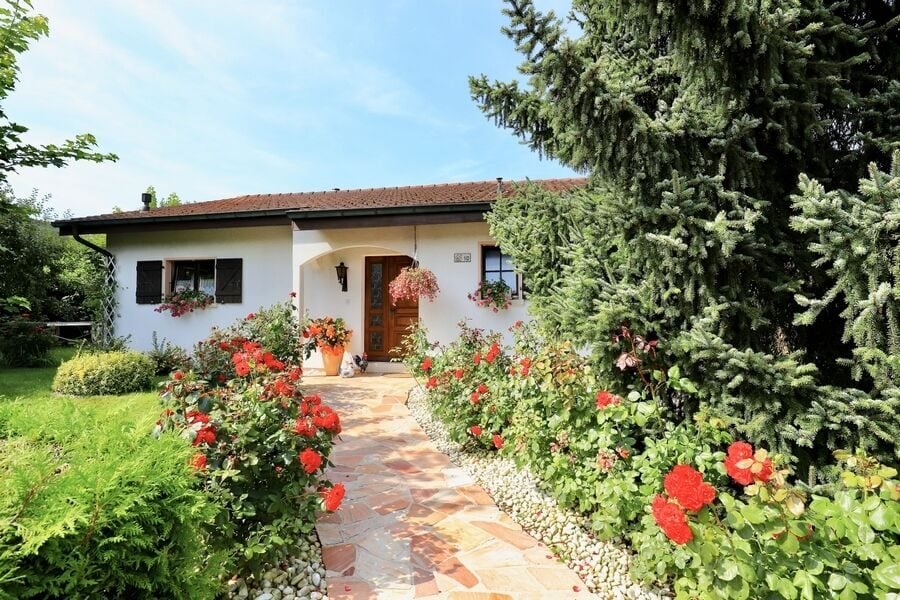 À Porrentruy villa de 7 pièces sur un vaste terrain boisé à vendre - photo 2