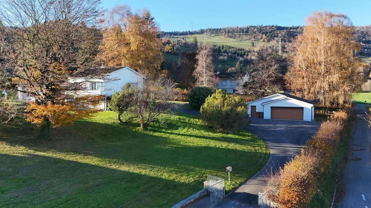 À Glovelier à vendre villa de 9.5 pièces sur une vaste parcelle - photo 3