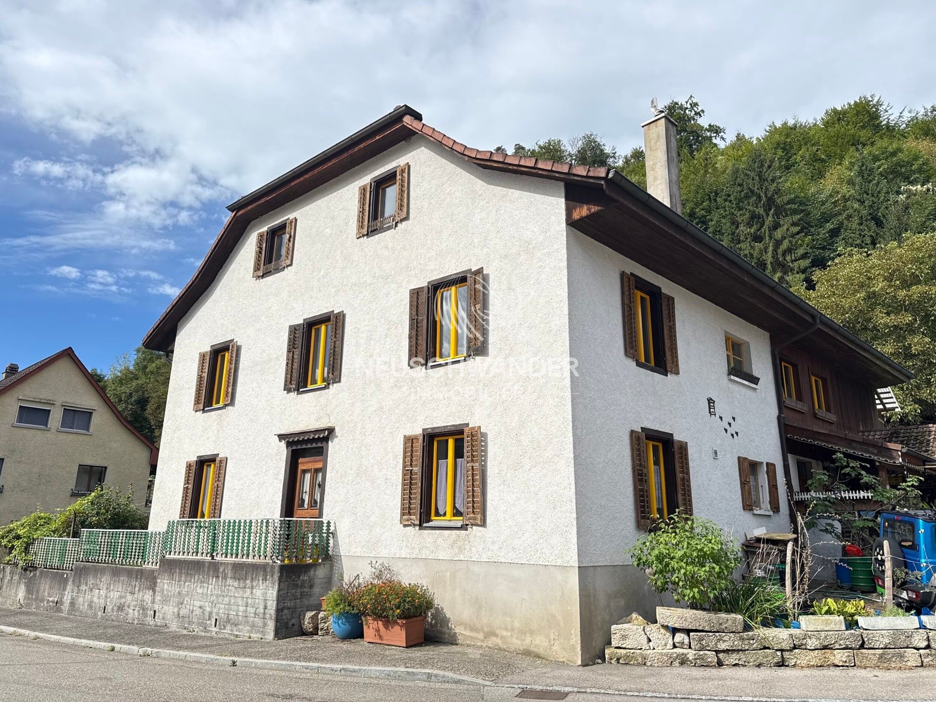 À vendre maison locative de 3 logements et 1 atelier à Soyhières - photo 1