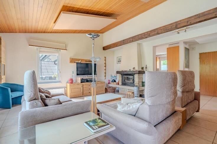 À vendre à Courroux spacieuse maison individuelle de 6 pièces - photo 5