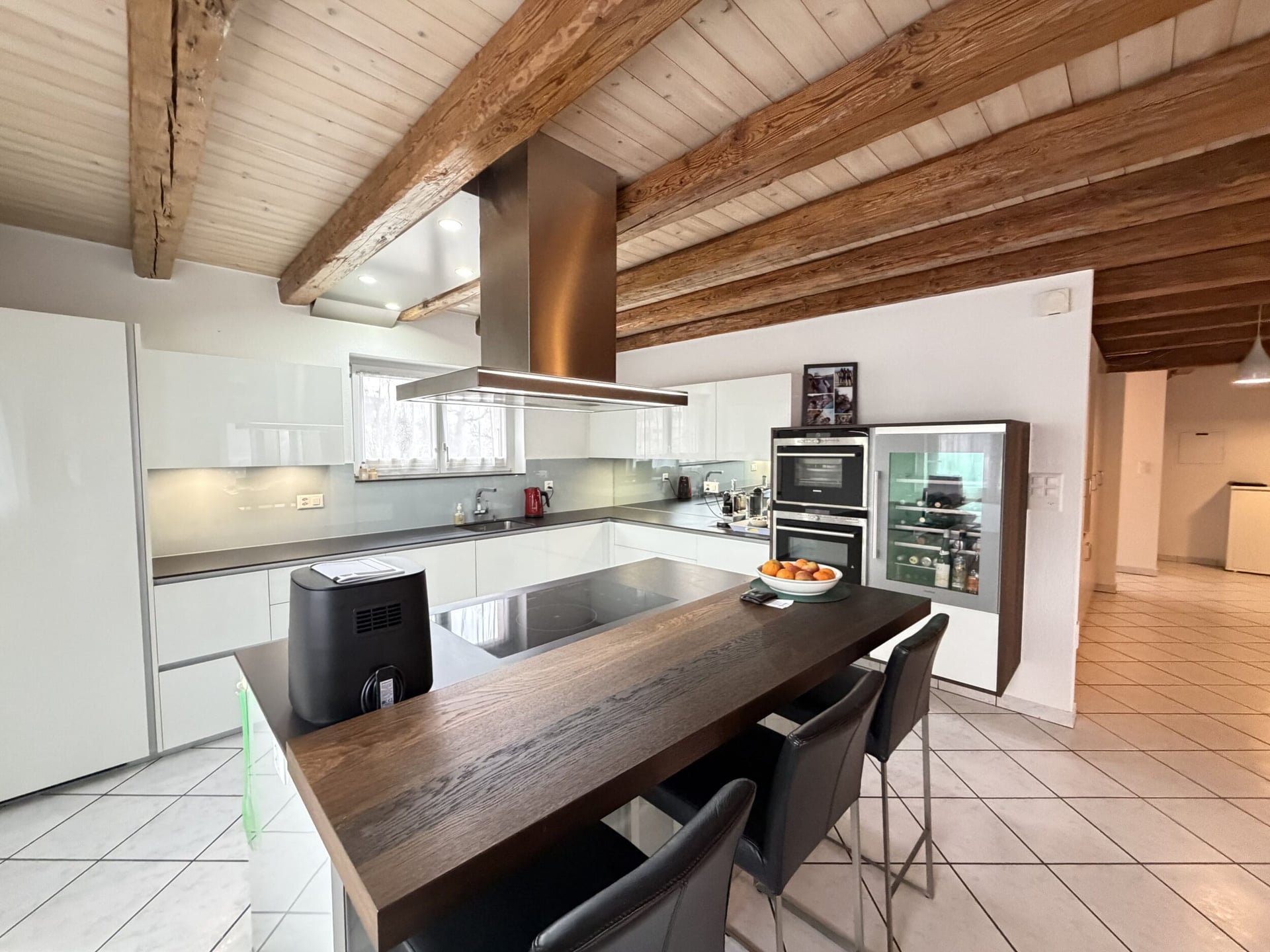 À vendre 2 maisons avec grande parcelle et 5 garages à Mervelier - photo 2