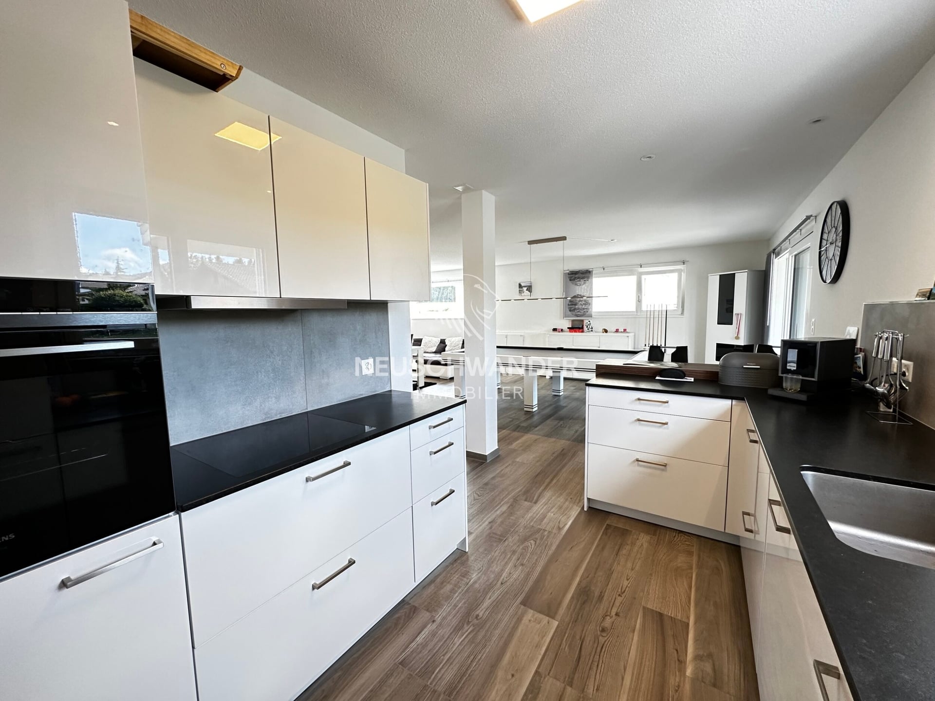 Dans le village de Bassecourt villa avec plusieurs logements à vendre - photo 3