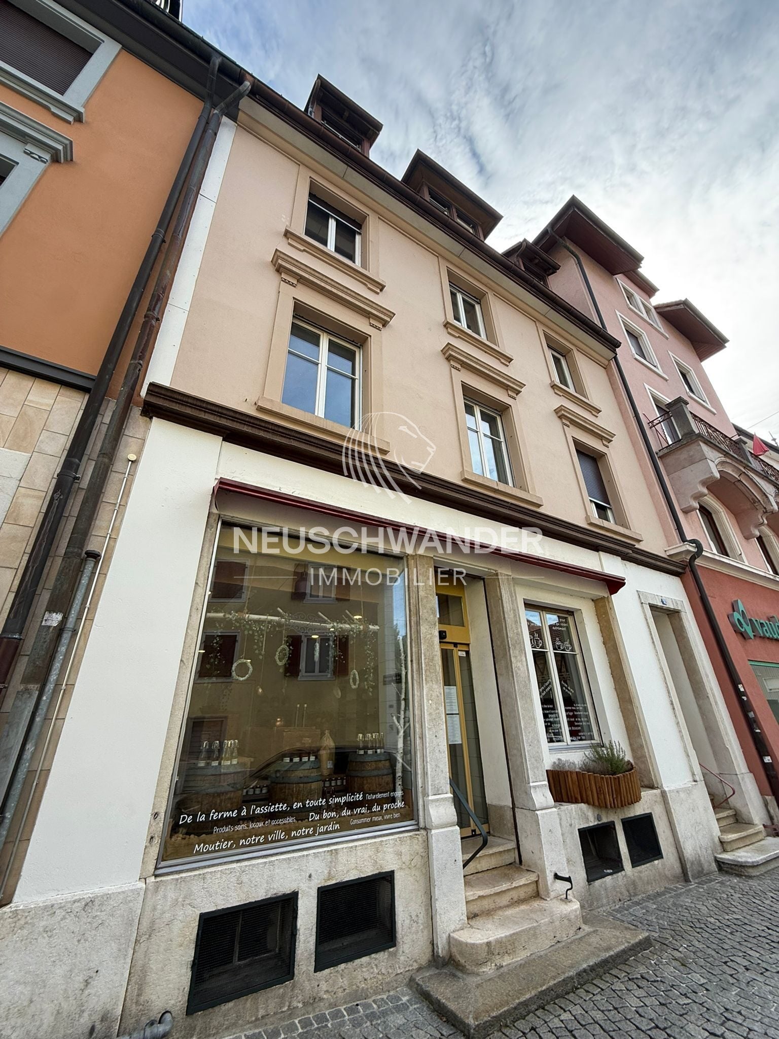 À vendre à Moutier immeuble de 1 commerce et 3 appartements - photo 2