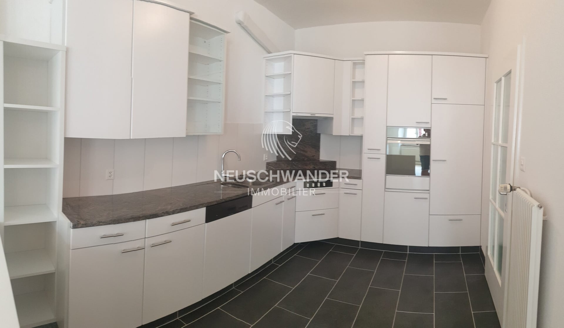 Immeuble de rendement avec 4 appartements et 1 restaurant à Delémont - photo 4