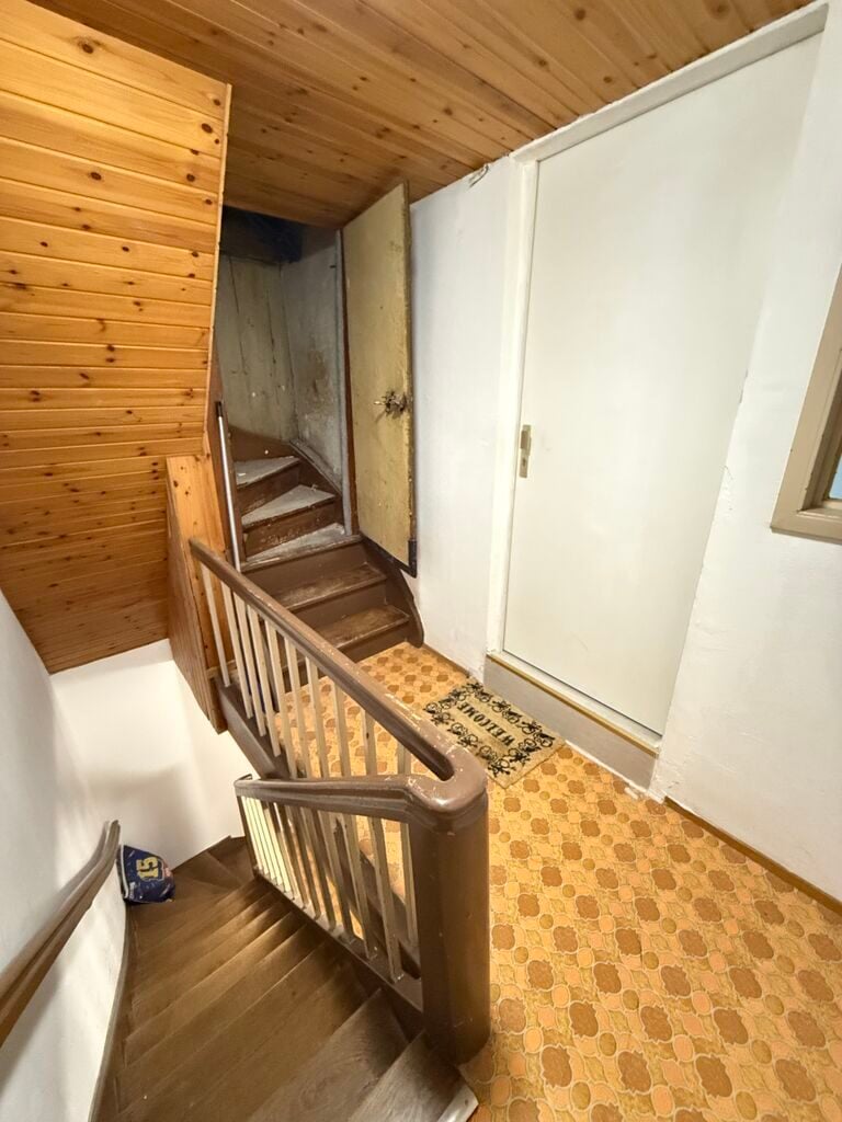 À vendre maison de ville avec 2 appartements et 1 commerce à Delémont - photo 4