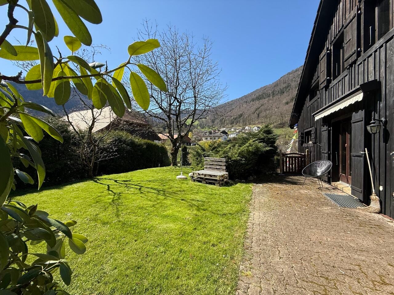 Situé à Roches chaleureux appartement de 3.5 pièces à vendre - photo 1