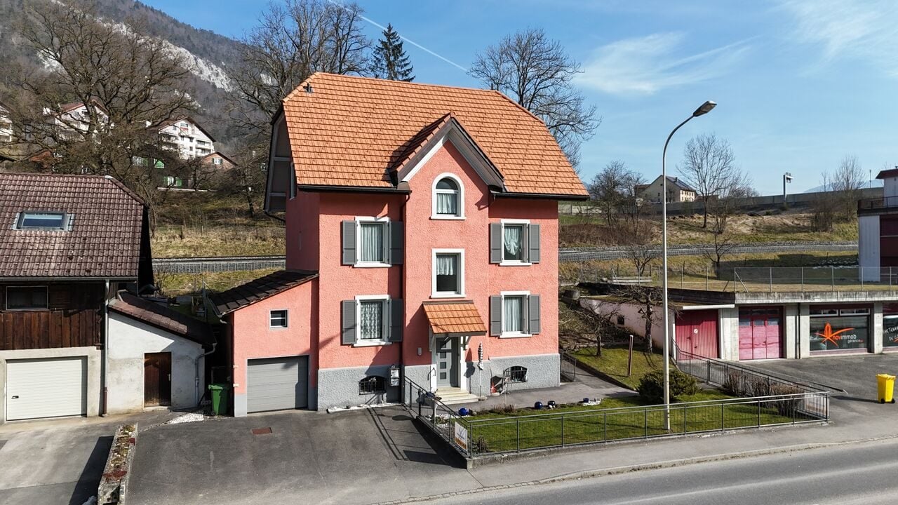 À Moutier à vendre accueillante maison de 2 appartements - photo 1