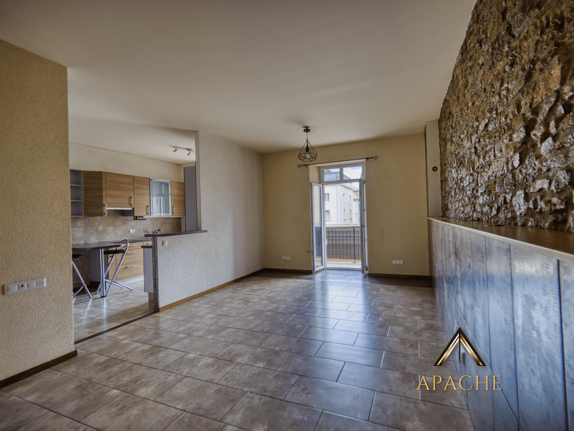 2 + 3.5 pièces ou 5.5 pièces avec grand balcon ? A vous de choisir ! - photo 2